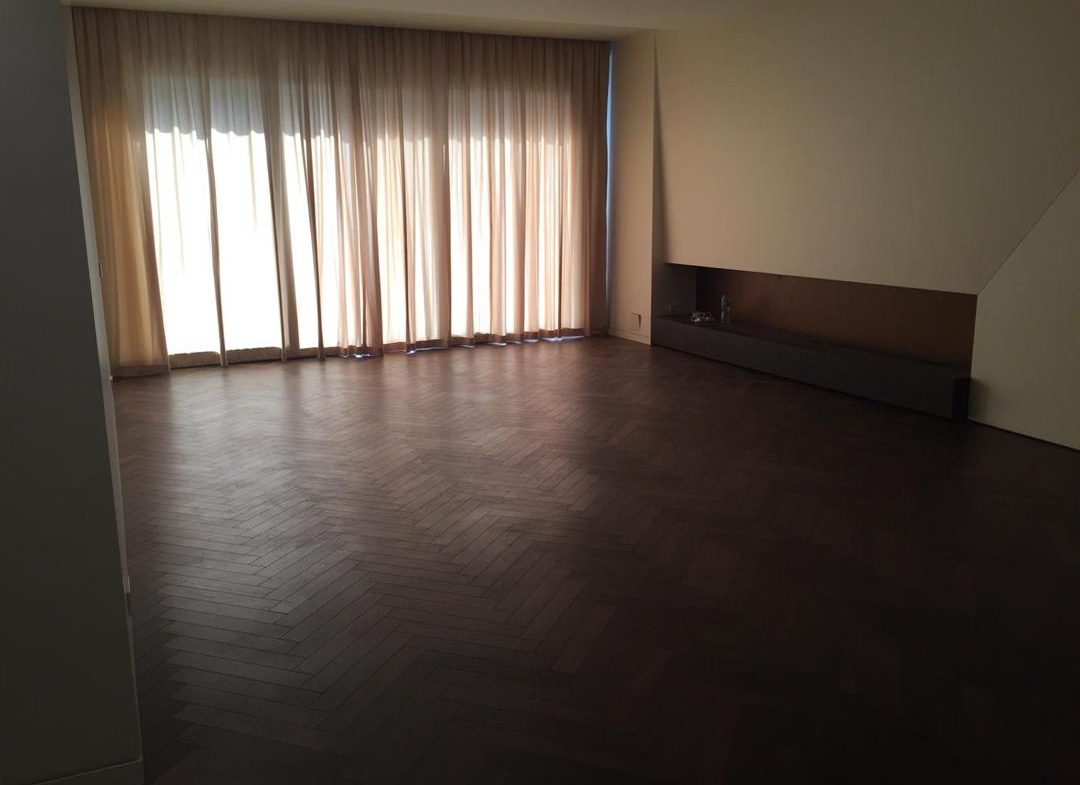 250 m² rental apartment